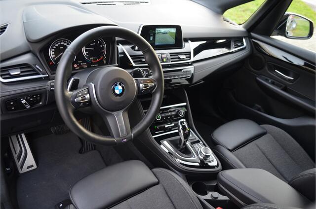 BMW 2-SERIE Active Tourer 220i Autom. M Sport Stoelverwarming Achteruitrijcamera Trekhaak afn.