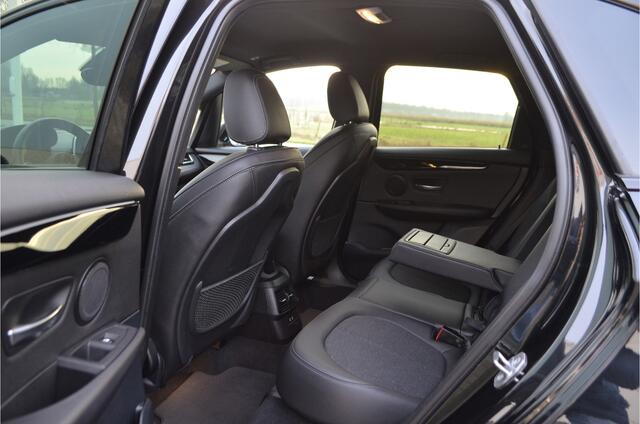 BMW 2-SERIE Active Tourer 220i Autom. M Sport Stoelverwarming Achteruitrijcamera Trekhaak afn.