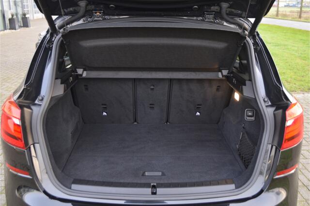 BMW 2-SERIE Active Tourer 220i Autom. M Sport Stoelverwarming Achteruitrijcamera Trekhaak afn.