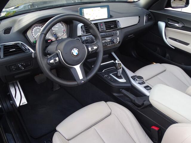 BMW 2-SERIE 220i Cabrio AUT High Executive M PAKKET, Leder, NAVI, Camera, Compleet!