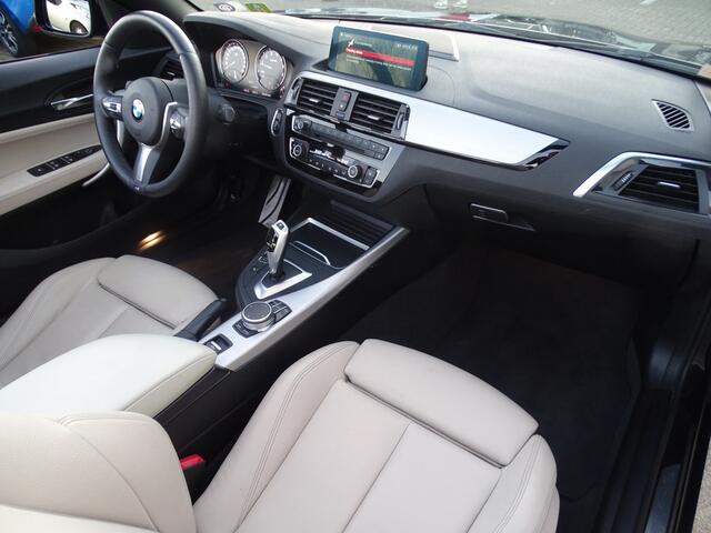 BMW 2-SERIE 220i Cabrio AUT High Executive M PAKKET, Leder, NAVI, Camera, Compleet!