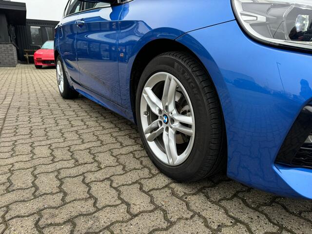 BMW 2-SERIE Active Tourer 216i M Pakket navi, trekhaak, cruise