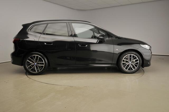 BMW 2-SERIE Active Tourer 218i | M-Sportpakket | LED | Navigatie | Trekhaak | Schuifdak | Keyles go | DAB | Alu 18 inch