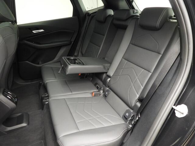BMW 2-SERIE Active Tourer 218i | M-Sportpakket | LED | Navigatie | Trekhaak | Schuifdak | Keyles go | DAB | Alu 18 inch