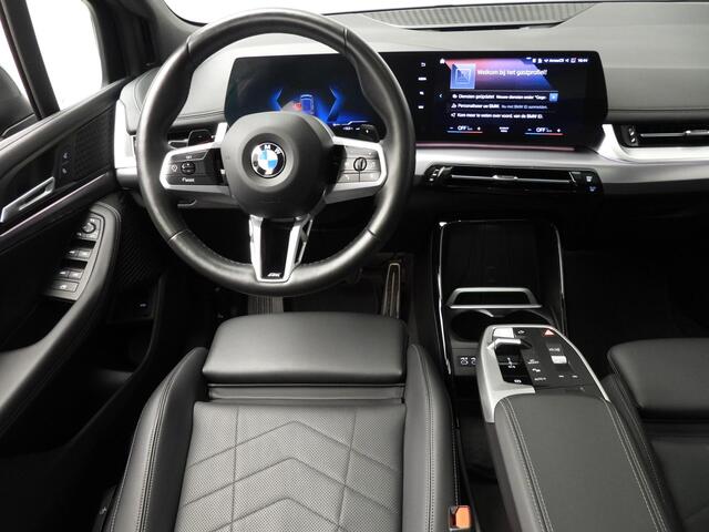 BMW 2-SERIE Active Tourer 218i | M-Sportpakket | LED | Navigatie | Trekhaak | Schuifdak | Keyles go | DAB | Alu 18 inch