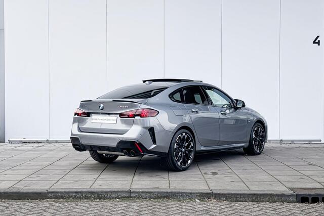 BMW 2-SERIE Gran Coupe M235 M-Pro / M-Stoelen / Panoramadak / Stoelverwarming / Head up Display / Harman Kardon Audio