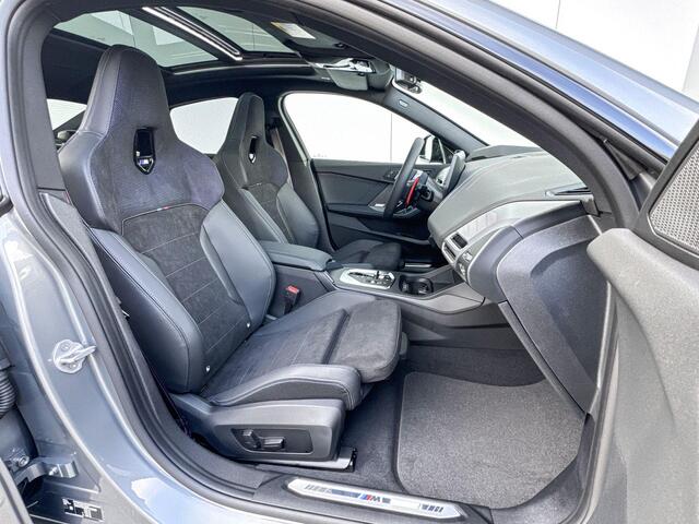 BMW 2-SERIE Gran Coupe M235 M-Pro / M-Stoelen / Panoramadak / Stoelverwarming / Head up Display / Harman Kardon Audio