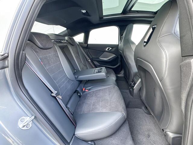 BMW 2-SERIE Gran Coupe M235 M-Pro / M-Stoelen / Panoramadak / Stoelverwarming / Head up Display / Harman Kardon Audio