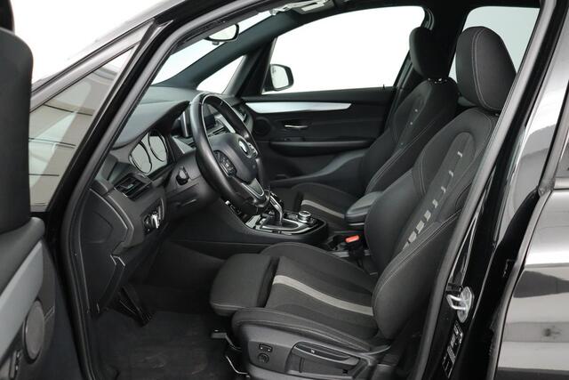 BMW 2-SERIE Active Tourer 218i Executive | Stoelverwarming | Full LED | Sportstoelen | Navigatie | Climate control | Keyless | PDC | Cruise control | Bluetooth