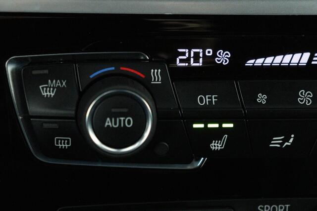 BMW 2-SERIE Active Tourer 218i Executive | Stoelverwarming | Full LED | Sportstoelen | Navigatie | Climate control | Keyless | PDC | Cruise control | Bluetooth