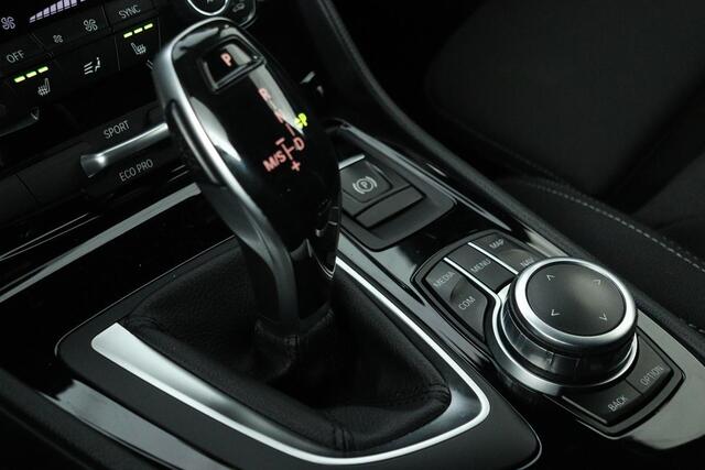 BMW 2-SERIE Active Tourer 218i Executive | Stoelverwarming | Full LED | Sportstoelen | Navigatie | Climate control | Keyless | PDC | Cruise control | Bluetooth