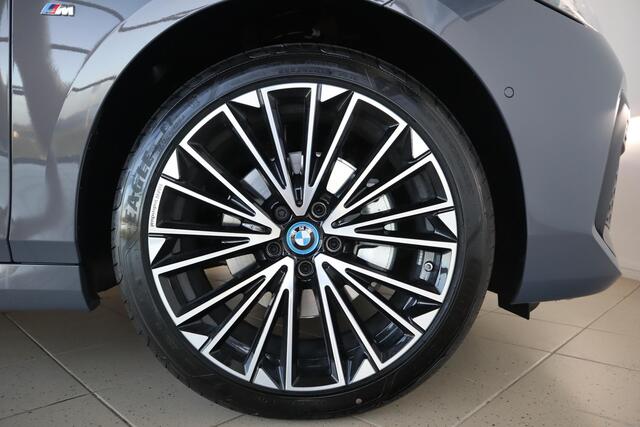 BMW 2-SERIE Active Tourer 225e xDrive M Sportpakket | Premium Pack | Travel Pack | Driving Assistant Plus