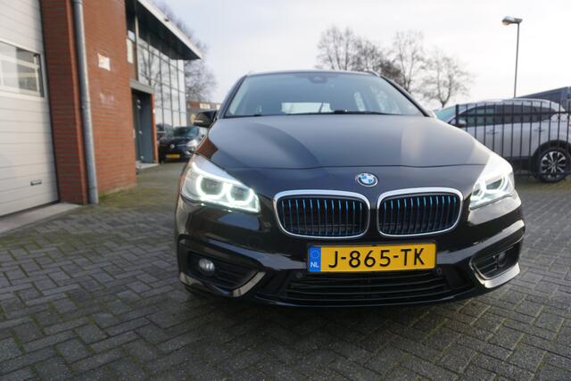 BMW 2-SERIE Active Tourer 225XE IPERFORMANCE HIGH EXECUTIVE PANORAMADAK LED 18INCH NAVIGATIE STOELVERWARMING ECC AIRCO CRUISECONTROL PARKEERSENSOREN V+A CHROOM ENZ...