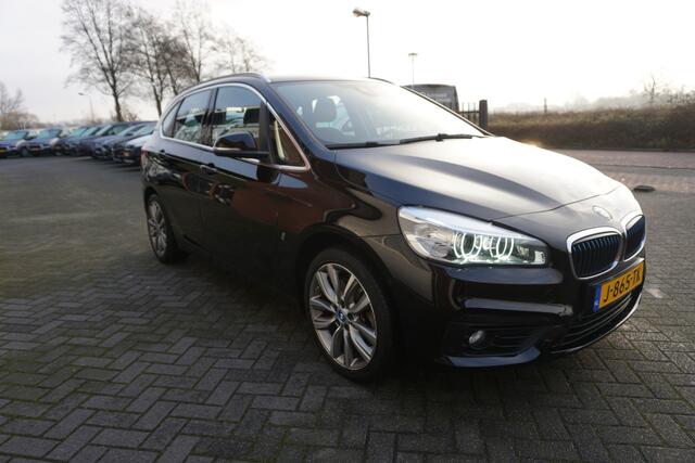 BMW 2-SERIE Active Tourer 225XE IPERFORMANCE HIGH EXECUTIVE PANORAMADAK LED 18INCH NAVIGATIE STOELVERWARMING ECC AIRCO CRUISECONTROL PARKEERSENSOREN V+A CHROOM ENZ...