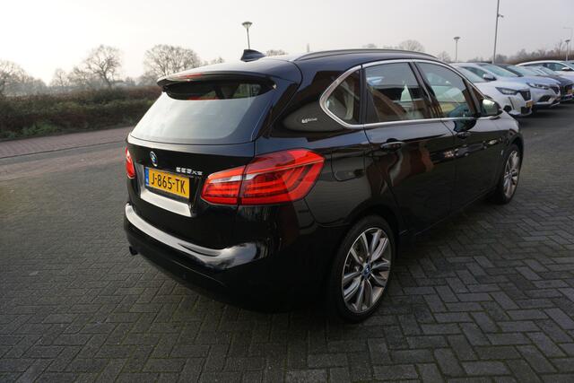 BMW 2-SERIE Active Tourer 225XE IPERFORMANCE HIGH EXECUTIVE PANORAMADAK LED 18INCH NAVIGATIE STOELVERWARMING ECC AIRCO CRUISECONTROL PARKEERSENSOREN V+A CHROOM ENZ...