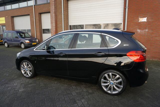 BMW 2-SERIE Active Tourer 225XE IPERFORMANCE HIGH EXECUTIVE PANORAMADAK LED 18INCH NAVIGATIE STOELVERWARMING ECC AIRCO CRUISECONTROL PARKEERSENSOREN V+A CHROOM ENZ...