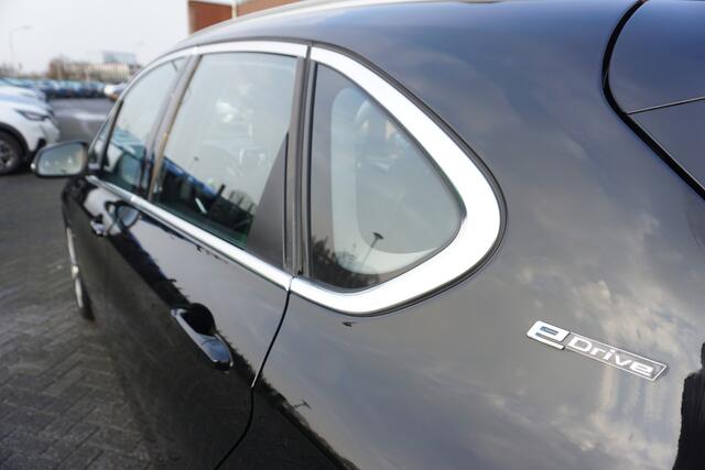 BMW 2-SERIE Active Tourer 225XE IPERFORMANCE HIGH EXECUTIVE PANORAMADAK LED 18INCH NAVIGATIE STOELVERWARMING ECC AIRCO CRUISECONTROL PARKEERSENSOREN V+A CHROOM ENZ...