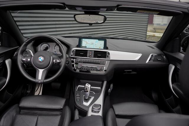 BMW 2-SERIE Cabrio 218i High Executive M-Sport / Aut / NL Auto / HiFi / Leder / Carplay