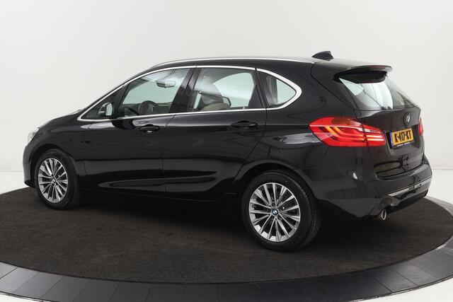 BMW 2-SERIE Active Tourer 218i High Executive | Luxury Line | Leder | Stoelverwarming | Camera | Head-Up | Navigatie | Full LED | PDC | Climate control