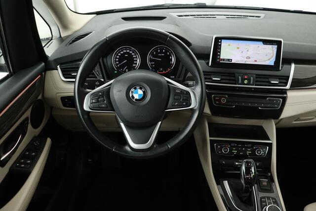 BMW 2-SERIE Active Tourer 218i High Executive | Luxury Line | Leder | Stoelverwarming | Camera | Head-Up | Navigatie | Full LED | PDC | Climate control