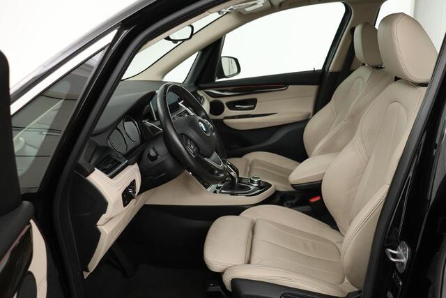 BMW 2-SERIE Active Tourer 218i High Executive | Luxury Line | Leder | Stoelverwarming | Camera | Head-Up | Navigatie | Full LED | PDC | Climate control