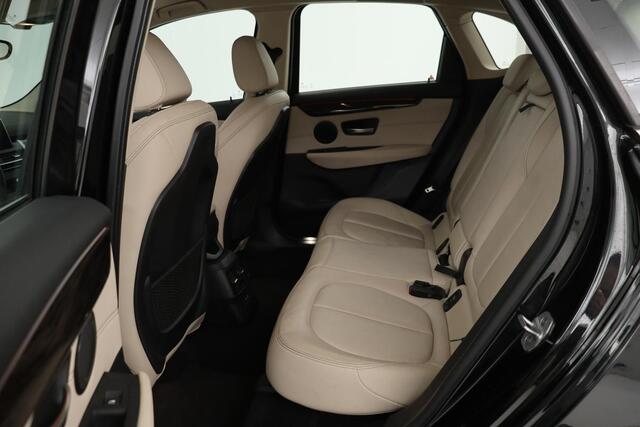 BMW 2-SERIE Active Tourer 218i High Executive | Luxury Line | Leder | Stoelverwarming | Camera | Head-Up | Navigatie | Full LED | PDC | Climate control