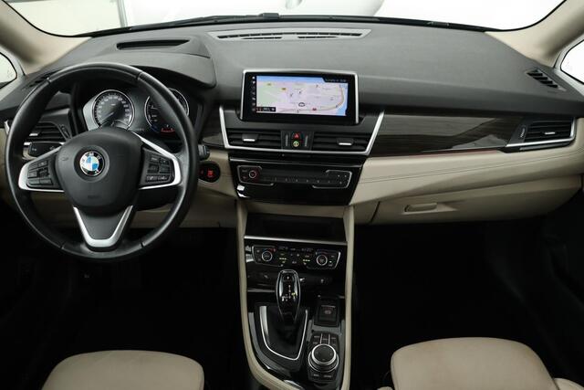 BMW 2-SERIE Active Tourer 218i High Executive | Luxury Line | Leder | Stoelverwarming | Camera | Head-Up | Navigatie | Full LED | PDC | Climate control