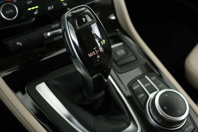 BMW 2-SERIE Active Tourer 218i High Executive | Luxury Line | Leder | Stoelverwarming | Camera | Head-Up | Navigatie | Full LED | PDC | Climate control