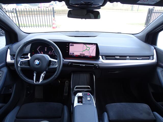 BMW 2-SERIE Active Tourer 218i M Sportpakket Pano.Dak Premium Pack Ada.Led Comfortsluiting Apple-Carplay 18'' LM Velgen