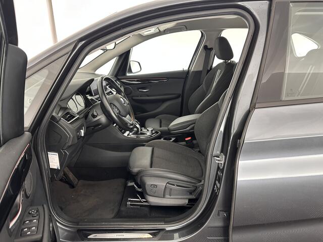 BMW 2-SERIE Active Tourer 218d Executive Edition Aut. *HEAD-UP | FULL-LED | 1/2LEATHER | AMBIENTL-LIGHT | CAMERA | NAVI-FULLMAP | SPORT-SEATS | 17''ALU | ECC | PDC | CRUISE*