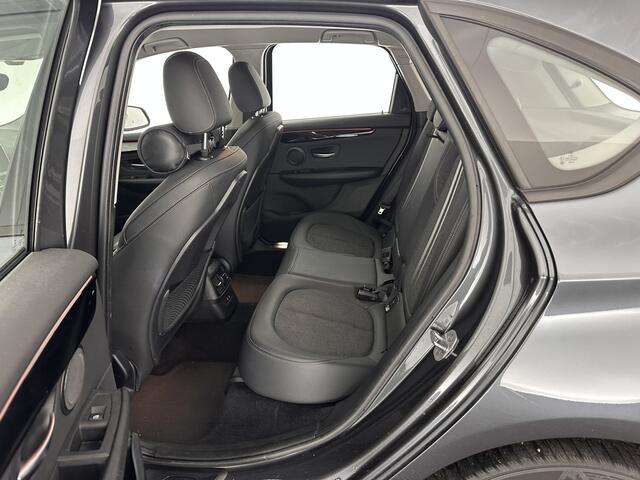 BMW 2-SERIE Active Tourer 218d Executive Edition Aut. *HEAD-UP | FULL-LED | 1/2LEATHER | AMBIENTL-LIGHT | CAMERA | NAVI-FULLMAP | SPORT-SEATS | 17''ALU | ECC | PDC | CRUISE*