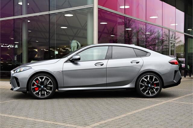 BMW 2-SERIE Gran Coupé 220 M Sport Automaat / Sportstoelen / M Adaptief onderstel / Adaptieve LED / Comfort Access / Parking Assistant