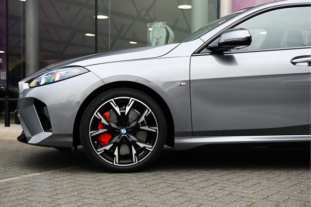 BMW 2-SERIE Gran Coupé 220 M Sport Automaat / Sportstoelen / M Adaptief onderstel / Adaptieve LED / Comfort Access / Parking Assistant