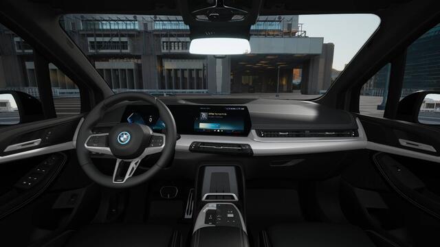BMW 2-SERIE Active Tourer 225e xDrive High Executive M Sport Automaat / Panoramadak / Trekhaak / Sportstoelen / Adaptieve LED / M Adaptief onderstel / Head-Up / Parking Assistant Plus