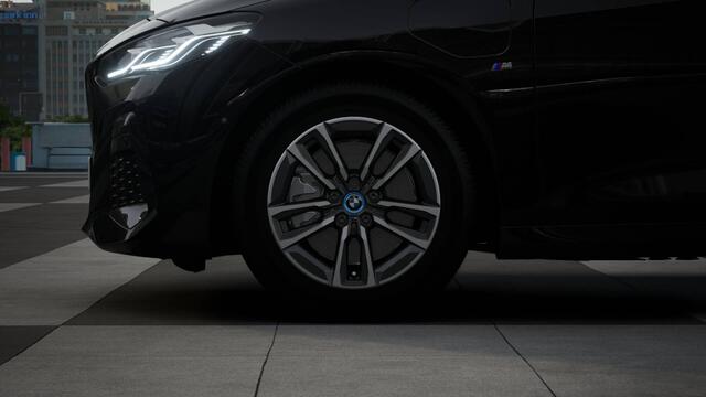 BMW 2-SERIE Active Tourer 225e xDrive High Executive M Sport Automaat / Panoramadak / Trekhaak / Sportstoelen / Adaptieve LED / M Adaptief onderstel / Head-Up / Parking Assistant Plus