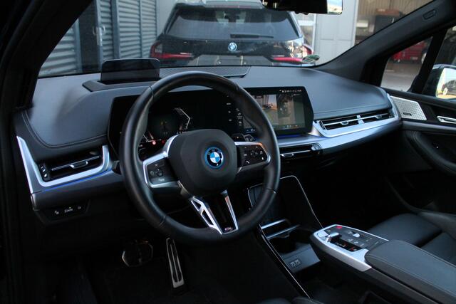 BMW 2-SERIE Active Tourer 230e xDrive M Sport Automaat / Sportstoelen / Parking Assistant Plus / M Adaptief onderstel / Adaptieve LED / Comfort Access / Memory Seats / Head-Up