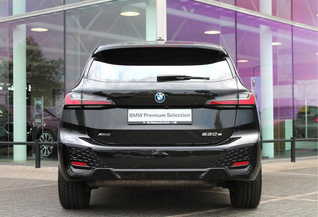 BMW 2-SERIE Active Tourer 230e xDrive M Sport Automaat / Sportstoelen / Parking Assistant Plus / M Adaptief onderstel / Adaptieve LED / Comfort Access / Memory Seats / Head-Up