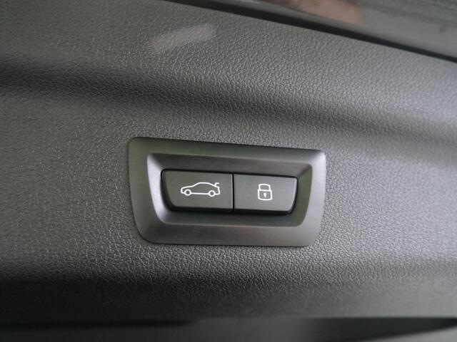 BMW 2-SERIE Active Tourer 230e xDrive M Sport Automaat / Sportstoelen / Parking Assistant Plus / M Adaptief onderstel / Adaptieve LED / Comfort Access / Memory Seats / Head-Up