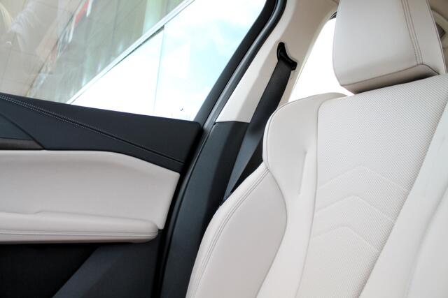 BMW 2-SERIE Active Tourer 218i High Executive Luxury Line Automaat / Trekhaak / Sportstoelen / Stoelverwarming / Adaptieve LED / Parking Assistant Plus / Head-Up / Harman Kardon / Live Cockpit Professional