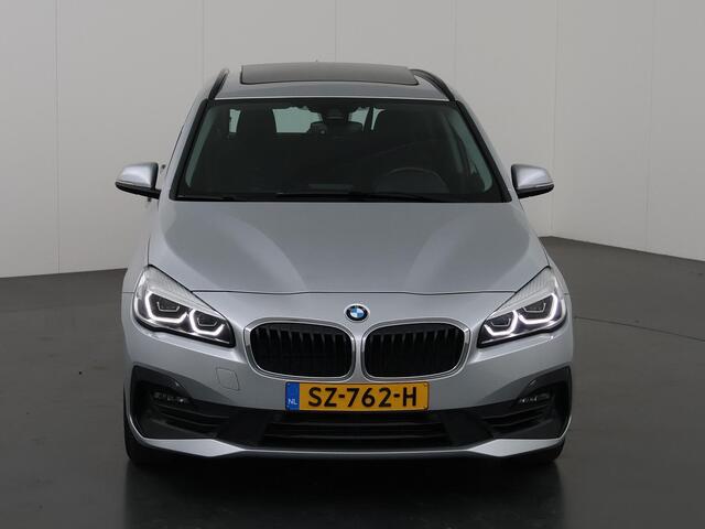 BMW 2-SERIE Active Tourer 218i Executive Launch Edition | Panoramadak | Navigatie | Parkeercamera | Elektr. Achterklep | Climate Control | Keyless Go |