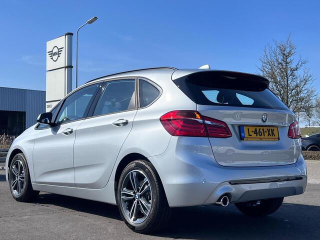BMW 2-SERIE Active Tourer 218i Automaat Sportline / Trekhaak / PDC / Climate / Cruise / LED / Head-up / Sportstoelen / Alu wielen 17 inch