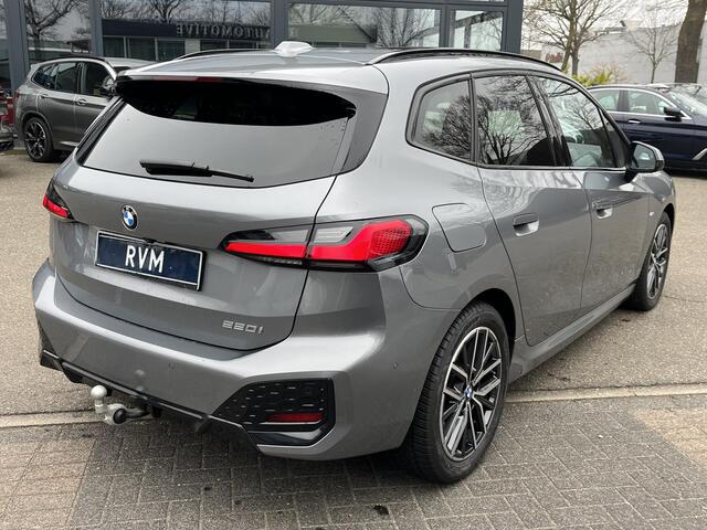 BMW 2-SERIE Active Tourer 220i M-Sport VAN ¤39.900,- VOOR ¤34.877,- UW LENTEVOORDEEL: ¤5.023,- | PANO |360 CAMERA | MEMORY SEAT