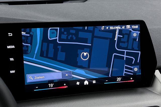 BMW 2-SERIE Active Tourer 218i | Camera | Apple Carplay | Trekhaak | Digitaal display | LED koplampen