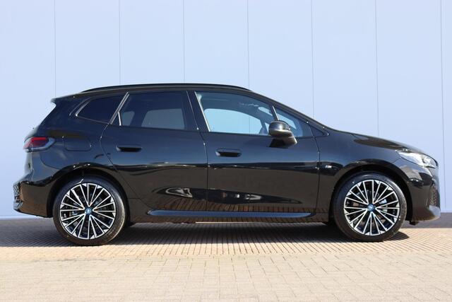 BMW 2-SERIE Active Tourer 225e xDrive M Sportpakket/ Premium Pack/ Stuurverwarming/ Comfort Acces/ Elektrische Trekhaak/ Panoramadak/ Harman-Kardon