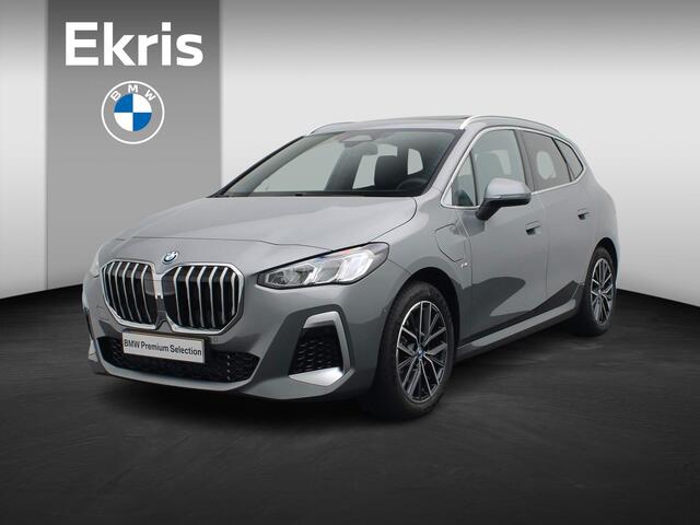 BMW 2-SERIE Active Tourer 225e xDrive M Sportpakket Travel Pack / Panoramadak / Trekhaak / Verwarmde Voorstoelen / Achteruitrijcamera / 18''