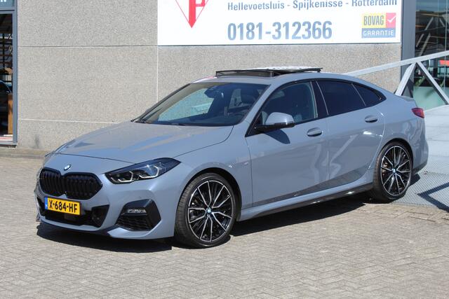 BMW 2-SERIE Gran Coupé 218i M Sport Edition AUTOMAAT/Panoramadak/Navigatie/Climate control/Cruise control/Virtual cockpit/Apple carplay/Dodehoek detectie/Achteruitrijcamera/Parkeersensoren rondom/Keyless/LED koplampen/19'' Lichtmetalen velgen/Stoelverwarming.