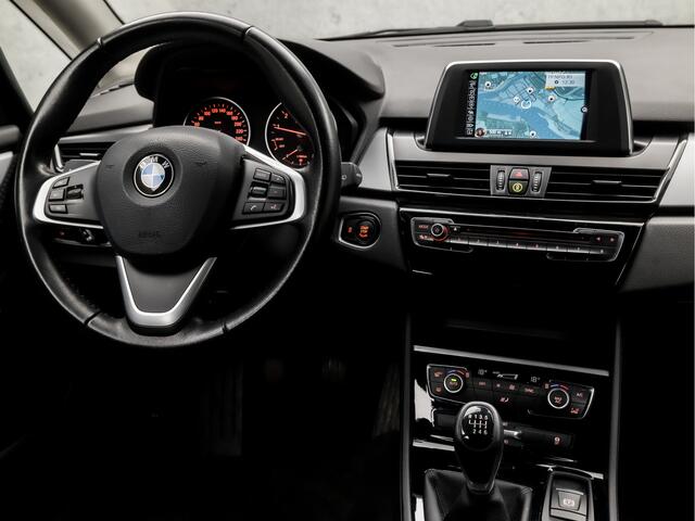 BMW 2-SERIE Active Tourer 218i Centennial Executive (NAVIGATIE, CLIMATE, LED KOPLAMPEN, GETINT GLAS, SPORTSTOELEN, CRUISE, PARKEERSENSOREN, NIEUWE APK, NIEUWSTAAT)