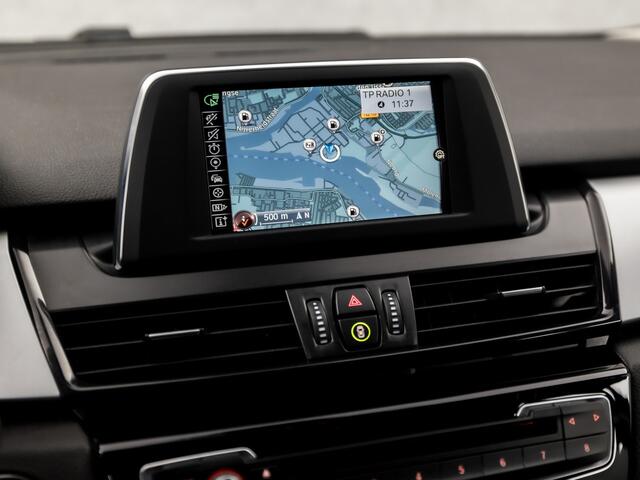 BMW 2-SERIE Active Tourer 218i Centennial Executive (NAVIGATIE, CLIMATE, LED KOPLAMPEN, GETINT GLAS, SPORTSTOELEN, CRUISE, PARKEERSENSOREN, NIEUWE APK, NIEUWSTAAT)