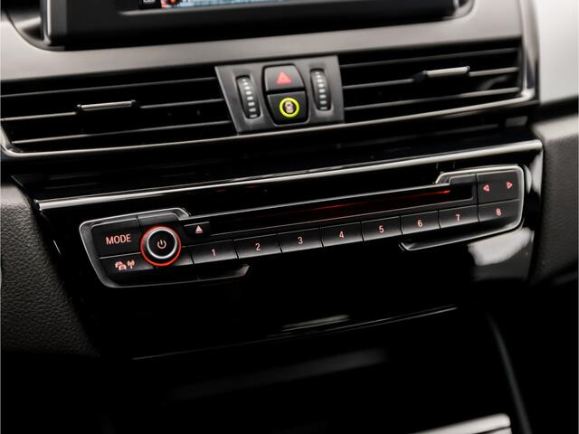 BMW 2-SERIE Active Tourer 218i Centennial Executive (NAVIGATIE, CLIMATE, LED KOPLAMPEN, GETINT GLAS, SPORTSTOELEN, CRUISE, PARKEERSENSOREN, NIEUWE APK, NIEUWSTAAT)