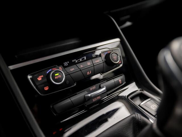 BMW 2-SERIE Active Tourer 218i Centennial Executive (NAVIGATIE, CLIMATE, LED KOPLAMPEN, GETINT GLAS, SPORTSTOELEN, CRUISE, PARKEERSENSOREN, NIEUWE APK, NIEUWSTAAT)